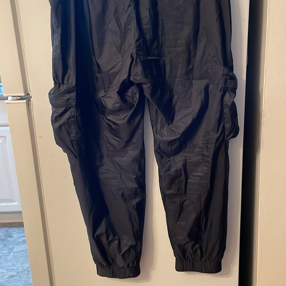 Nike Women’s XL Black Cargo Swoosh Pants 5 Pockets - Picture 9 of 12